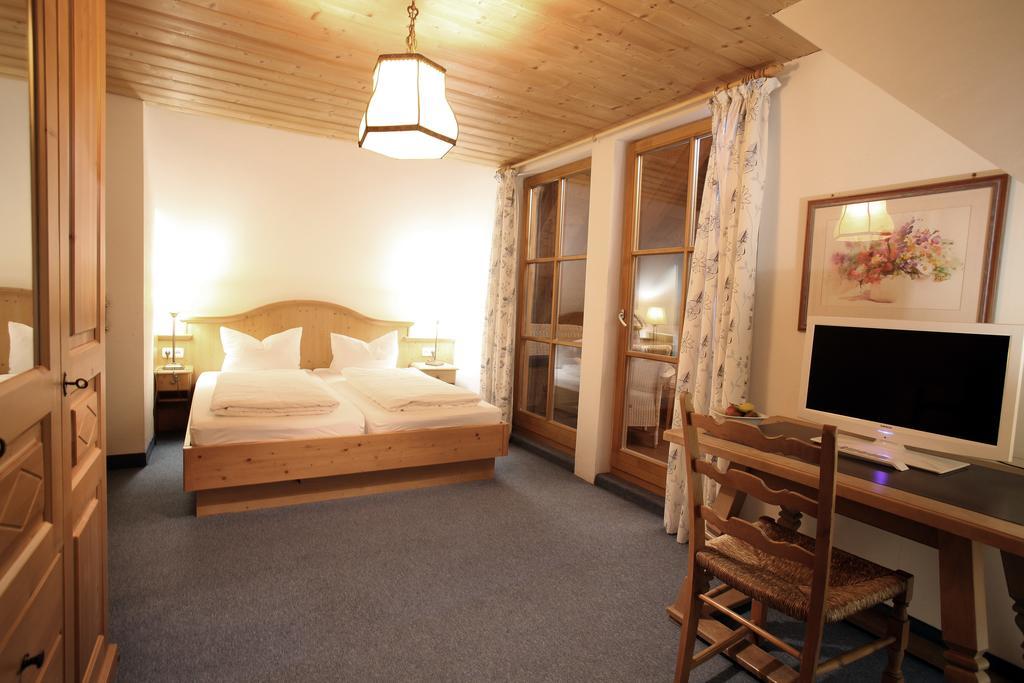 Gasthof Blaue Gams Ettal Habitación foto