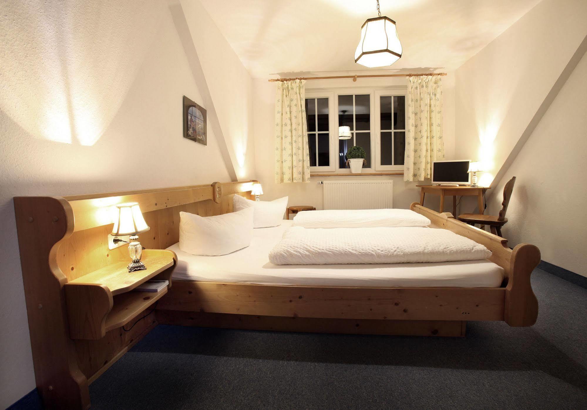 Gasthof Blaue Gams Ettal Exterior foto
